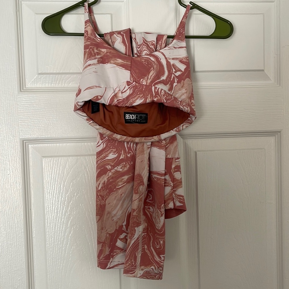 Beaches riot sports bra and leggings set. Size small